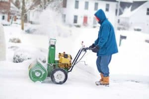 how to clean snow blower carburetor